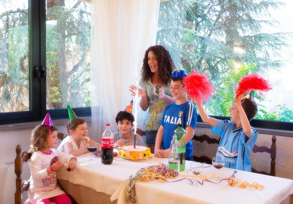Hotel Ristorante Milano Borgo a Mozzano Buitenkant foto
