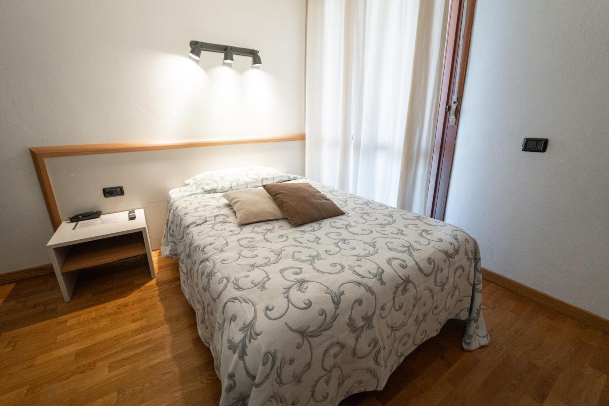 Hotel Ristorante Milano Borgo a Mozzano Buitenkant foto