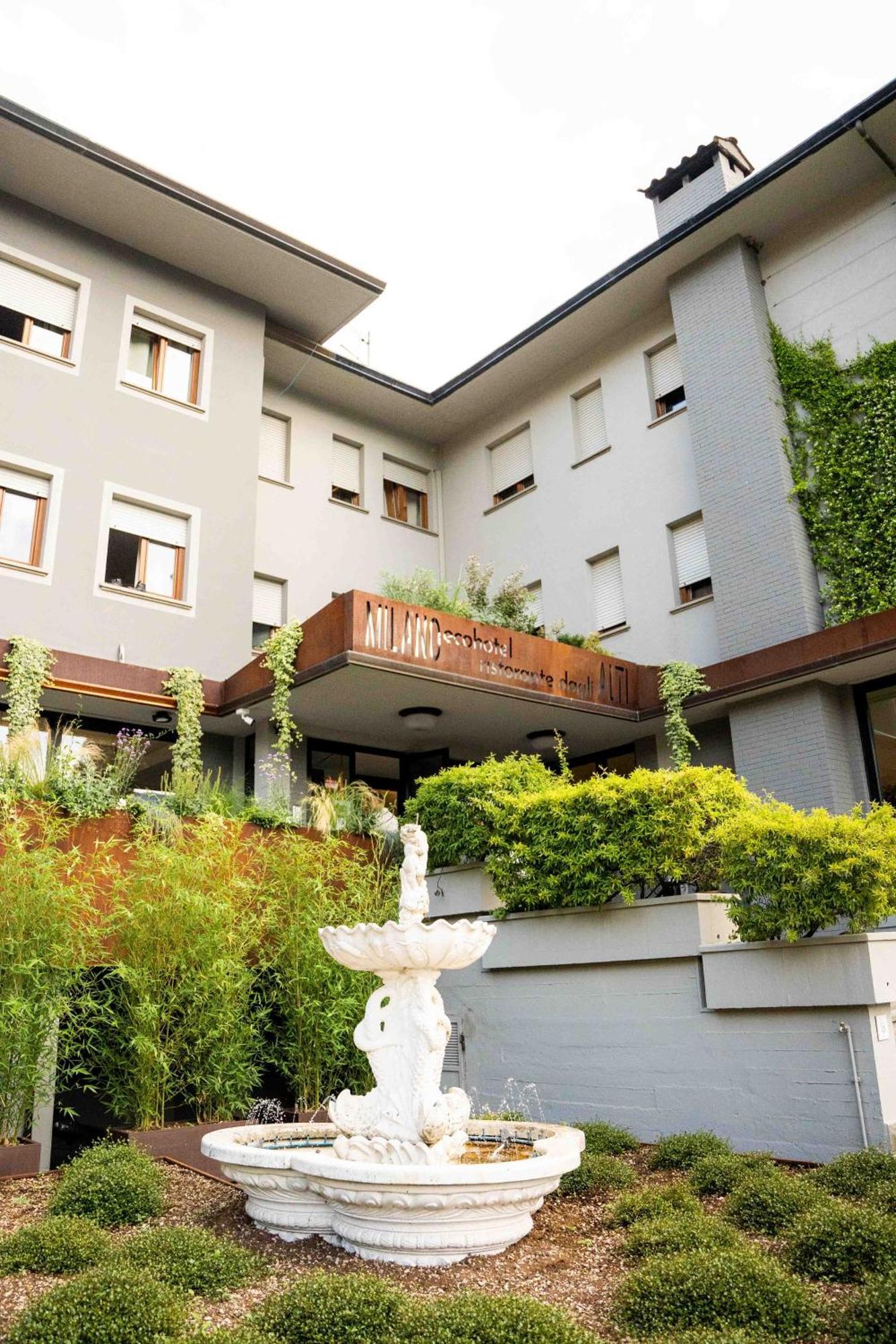 Hotel Ristorante Milano Borgo a Mozzano Buitenkant foto