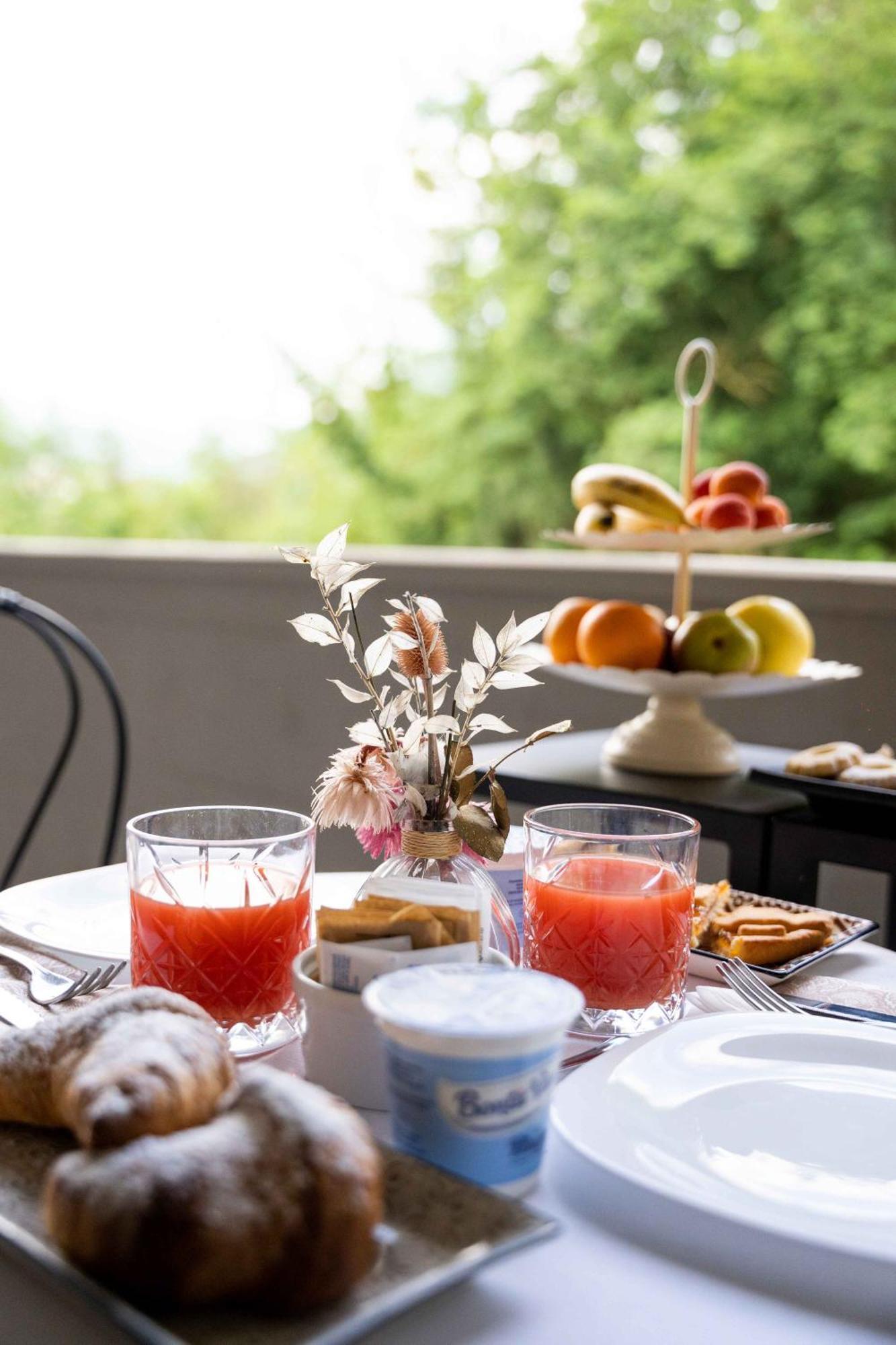 Hotel Ristorante Milano Borgo a Mozzano Buitenkant foto