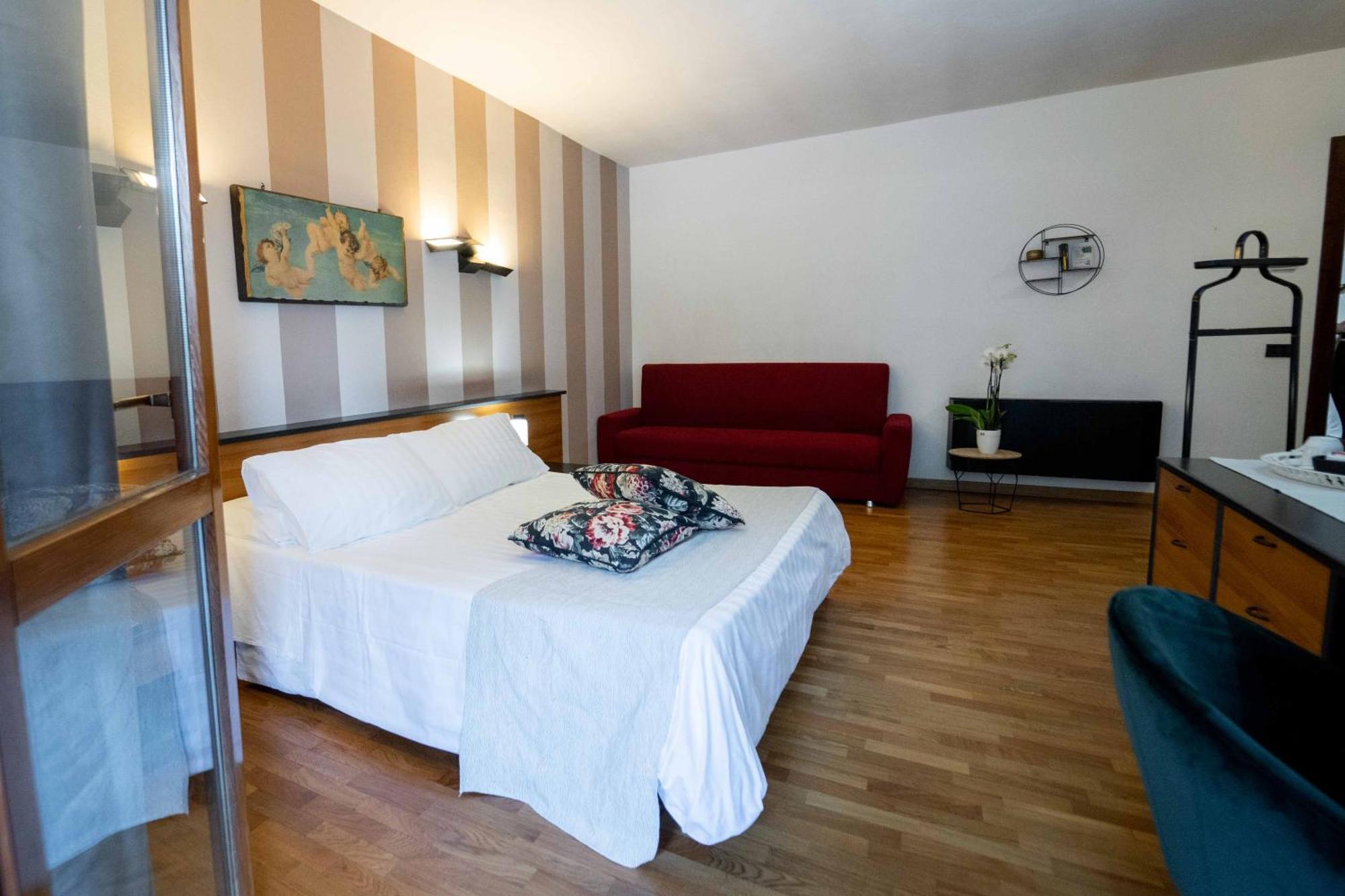 Hotel Ristorante Milano Borgo a Mozzano Buitenkant foto