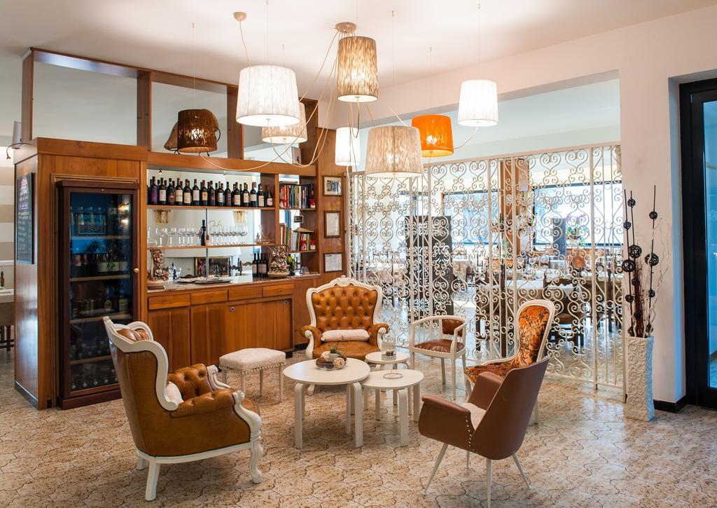 Hotel Ristorante Milano Borgo a Mozzano Buitenkant foto